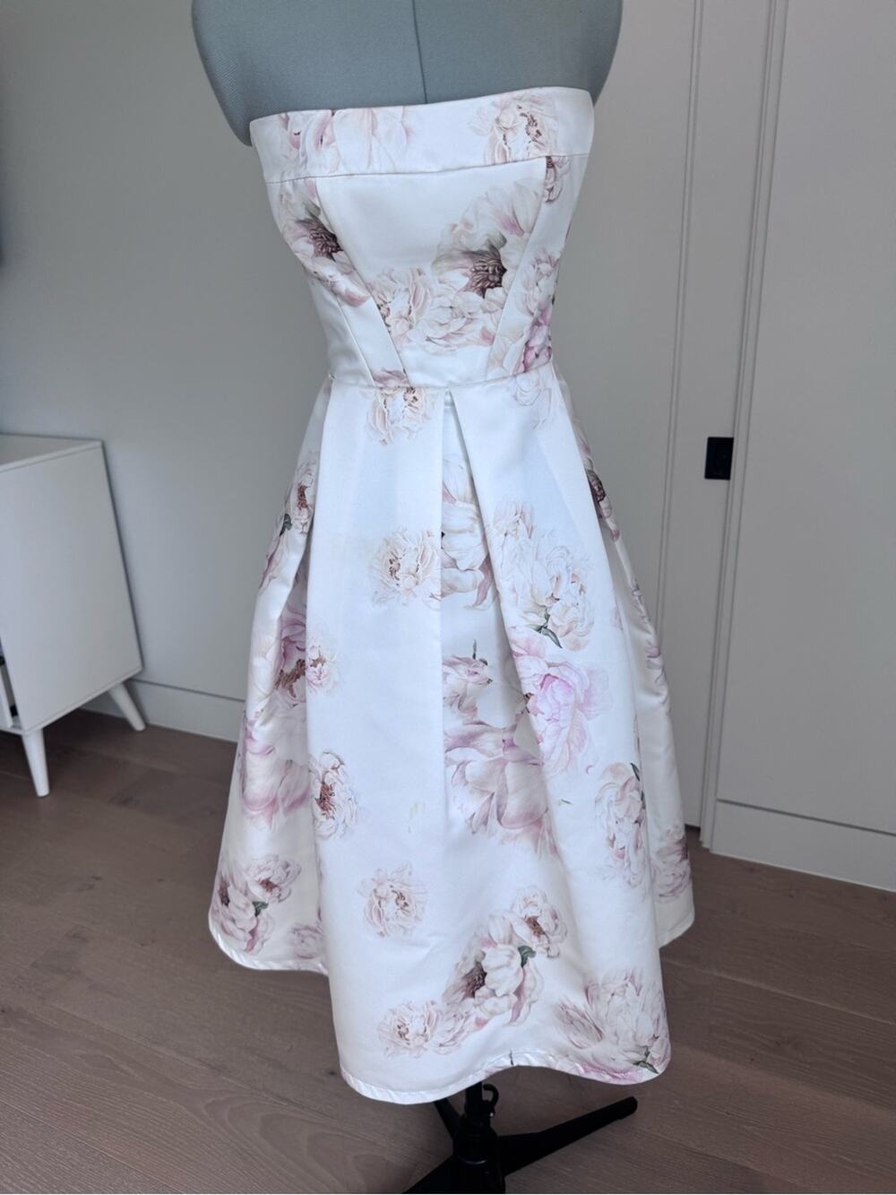 It’s Milla Strapless Floral Midi Dress in White and Blush